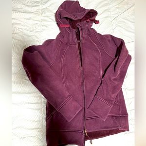 Lululemon burgundy size 8 fleece scuba!